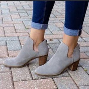🎉SALE🎉Lucky Brand Cut-Out Ankle Booties